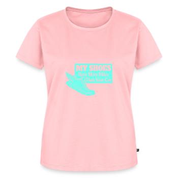 Meine Schuhe Haben Mehr Kilometer Als Dein Auto - Frauen Premium Bio T-Shirt - Rosa - Vorne - AI Model Female 172 dark (172cm)
