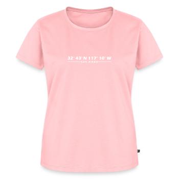 San Diego Koordinaten - Frauen Premium Bio T-Shirt - Rosa - Vorne - AI Model Female 172 dark (172cm)