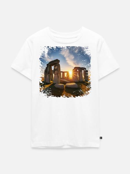 Sonnenaufgang über einer megalithischen Anlage - Kinder Premium Bio T-Shirt - Weiß