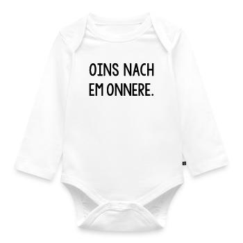 Oins nach em onnere Badisch Dialekt - Baby Bio-Langarm-Body - Weiß - Vorne