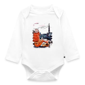 Hamburg skyline with woman in autumn look - Organic Longsleeve Baby Bodysuit - white - Front