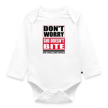 Don't worry she doesn't bite dogs funny sayings - Organic Longsleeve Baby Bodysuit - white - Front