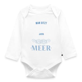Man sitzt viel zu wenig am Meer - Baby Bio-Langarm-Body - Weiß - Vorne