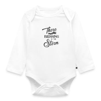 Christliches Design Es gibt einen Segen im Sturm - Baby Bio-Langarm-Body - Weiß - Vorne