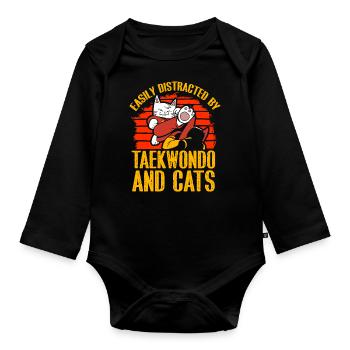 Lässt sich leicht von Taekwondo und Katzen ablenken - Baby Bio-Langarm-Body - Schwarz - Vorne