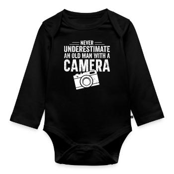 Never underestimate an old man with a camera - Organic Longsleeve Baby Bodysuit - black - Front