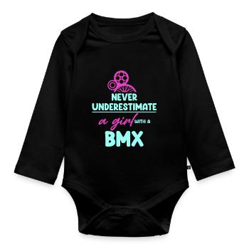 Never underestimate a girl with a - Organic Longsleeve Baby Bodysuit - black - Front