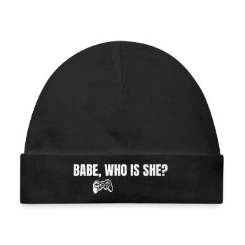 Babe Who Is She Gamer Spruch - Baby Premium Organic Mütze - Schwarz - Vorne