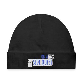 On A Side Quest Gaming Adventure Spruch Logo Text - Baby Premium Organic Mütze - Schwarz - Vorne