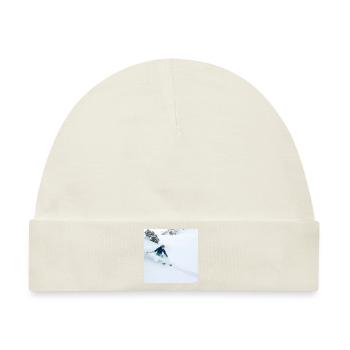 Skifahrer in tiefem Pulverschnee - Baby Premium Organic Mütze - Naturweiß - Vorne