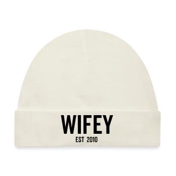 Wifey Est 2010 - Baby Premium Organic Mütze - Naturweiß - Vorne