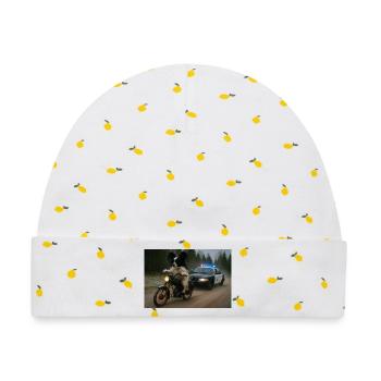Moped von Polizeiauto gejagt - Baby Premium Organic Mütze - Weiß/Zitronengelb - Vorne