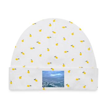 Nebel über Berglandschaft Morgenlicht - Baby Premium Organic Mütze - Weiß/Zitronengelb - Vorne