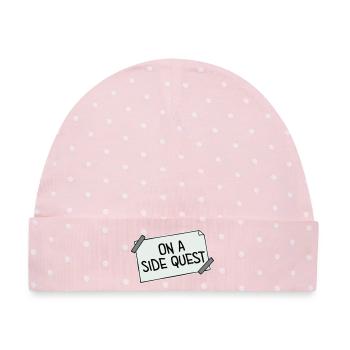 On A Side Quest Gaming Adventure Spruch Logo Text - Baby Premium Organic Mütze - Rosa/Weiße Punkte - Vorne