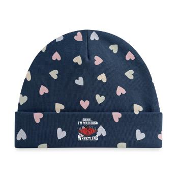 Pssst, ich schaue Wrestling – Wrestling-Fan-Geschenk - Baby Premium Organic Mütze - Marineblau/Bunte Herzen - Vorne