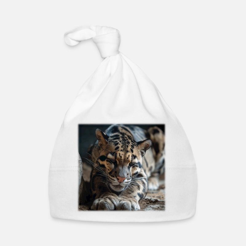 Pose de repos du léopard nuageux Chat sauvage expressif Bonnet bio Bébé