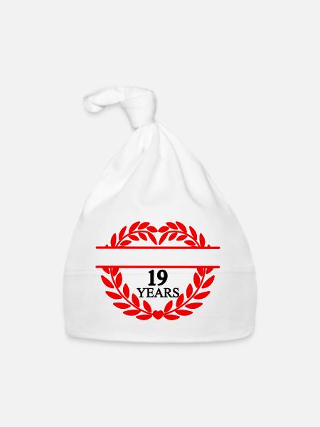 Bannière nominative dix-neuf ans, couronne de laurier en forme de cœur - Bonnet bio Bébé - blanc - Devant
