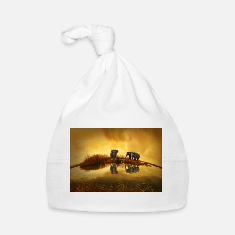 3 graue Elefanten unter gelbem Himmel Baby Bio-Mütze