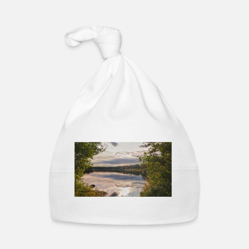 Réflexion sur le rivage du lac : repos du soir Bonnet bio Bébé