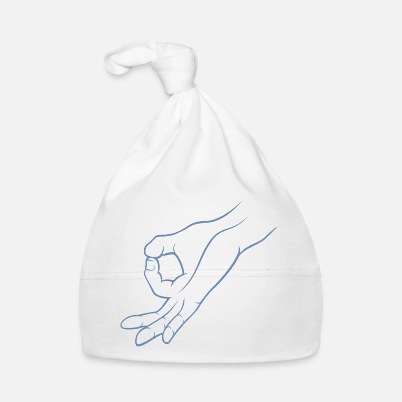 Trou de signalisation manuelle dans un jeu d’enfant Bonnet bio Bébé