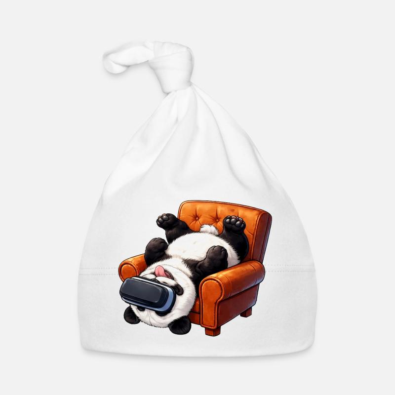 Panda mit VR Brille im Sessel Baby Bio-Mütze