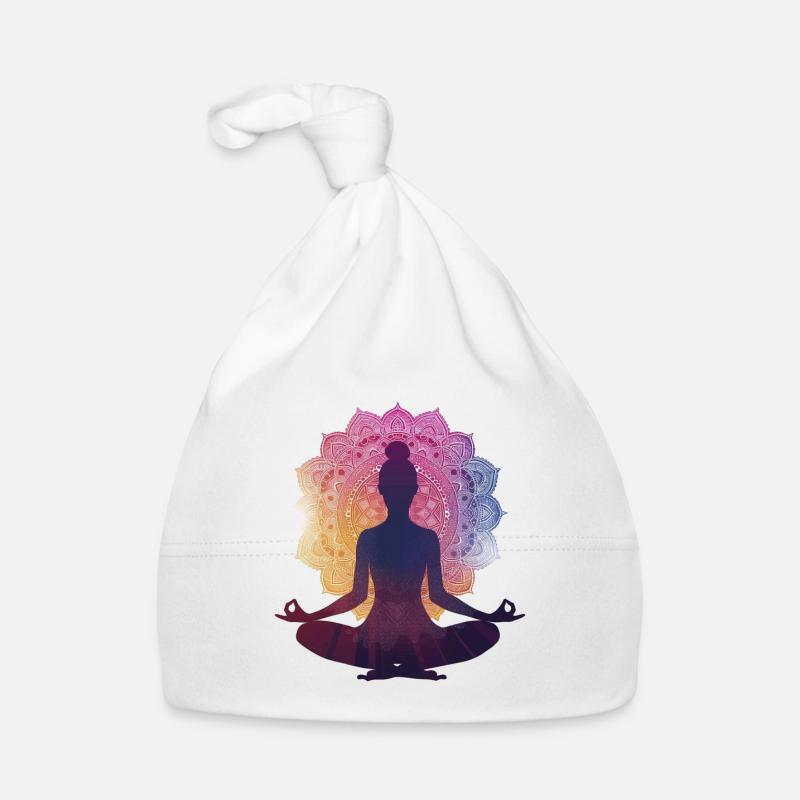 Stille in der Pose: Eine Yoga-Silhouette mit Manda Baby Bio-Mütze