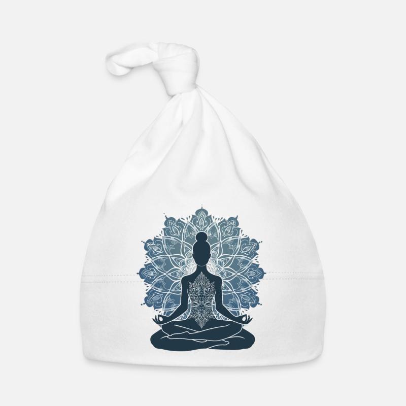 Die Stille des Yoga: Eine Silhouette in Pose mit M Baby Bio-Mütze