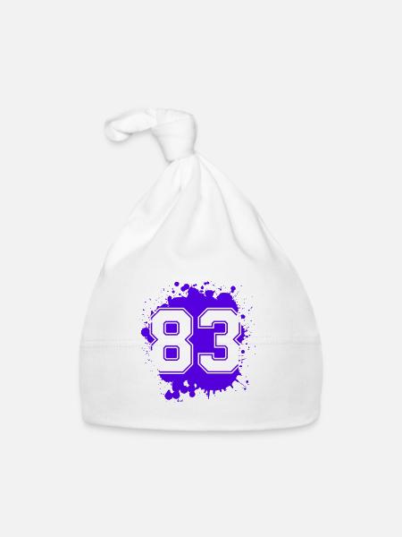83 Zahl Klecks - Baby Bio-Mütze - Weiß - Vorne