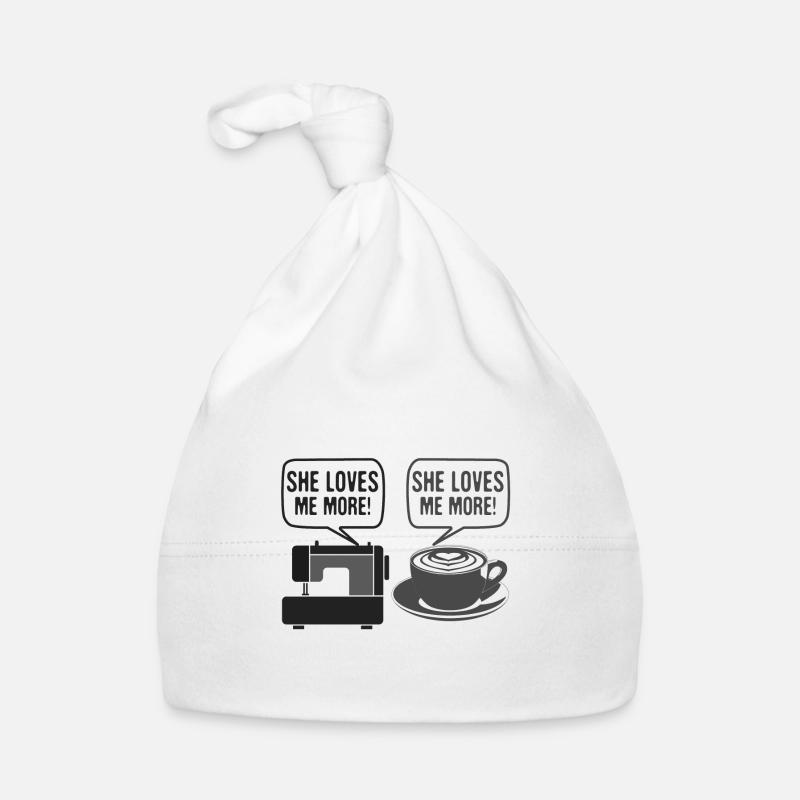 Cadeau d’humour de couture Elle m’aime plus coudre - Bonnet bio Bébé - blanc