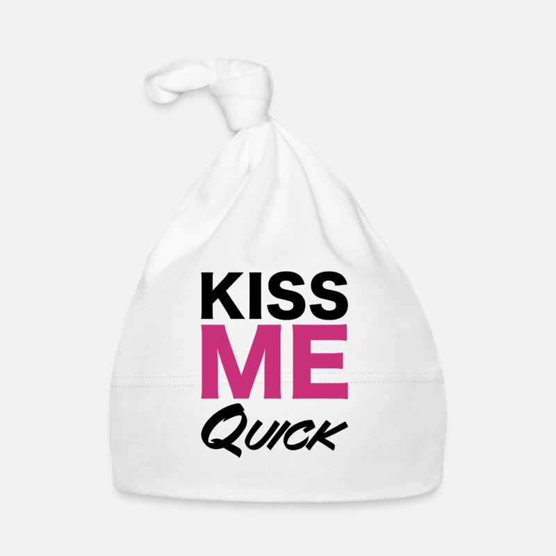 Conception de typographie rapide Kiss Me Bonnet bio Bébé
