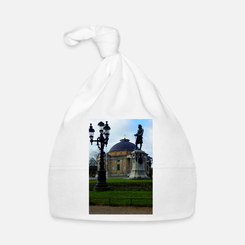 Le roi devant l’Église allemande Bonnet bio Bébé