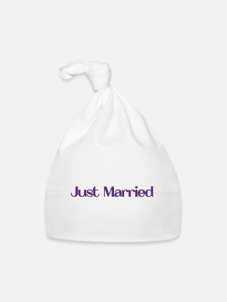 JUST MARRIED. bachelorette party. LOVE. SAINT VALENTINE. COUPLE. - Organic Baby Cap - white - Front