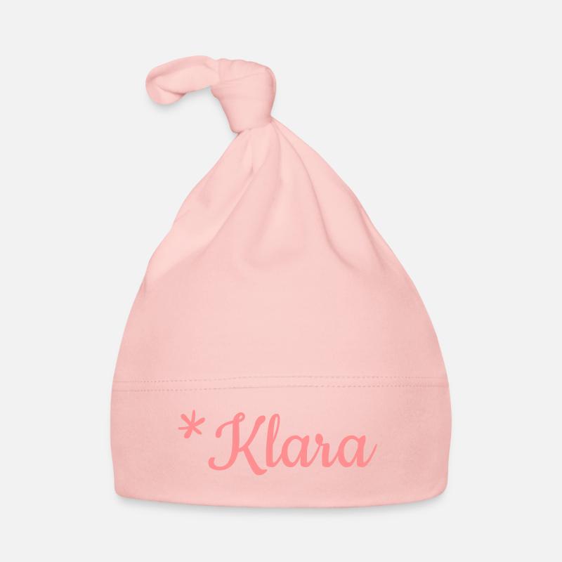 Mädchenname Klara als Schriftzug auf Kindermode Baby Bio-Mütze