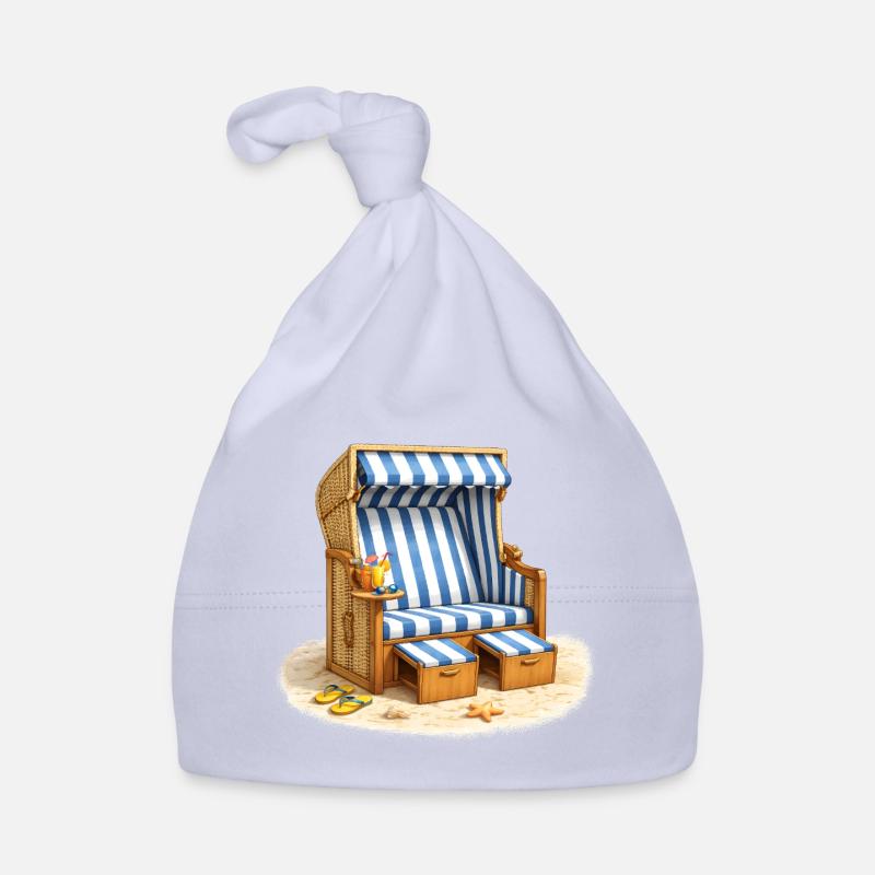 Strandkorb im Sand mit Sommerdrink  Baby Bio-Mütze