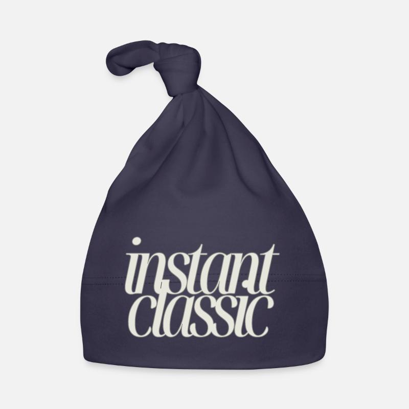 Instant Classic - Minimalistisches Textdesign Baby Bio-Mütze