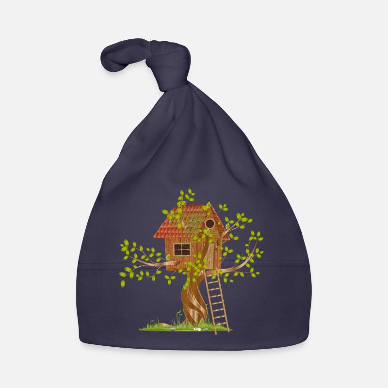 Une cabane en arbre de travers dans la canopée avec échelle Bonnet bio Bébé