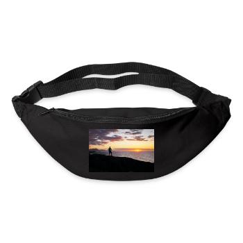 Man looks at the evening over the sea - Bum bag - black - Front