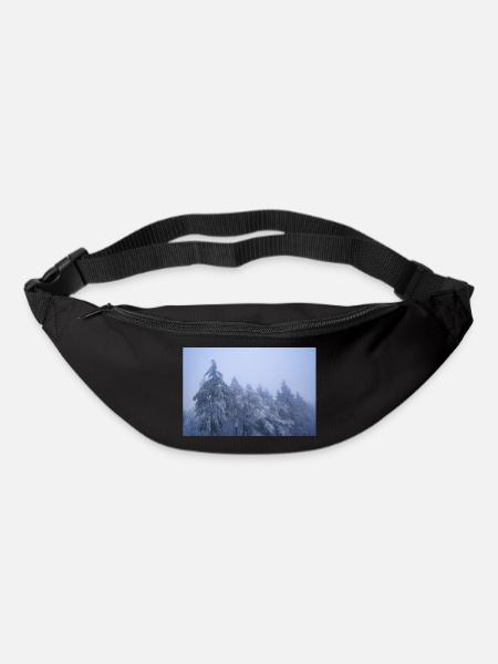 Des arbres dans la neige - Sac banane - noir