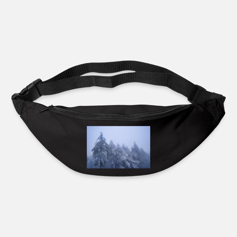 Bäume im Schnee - Gürteltasche - Schwarz