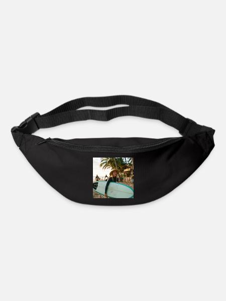 Surfeur de plage avec planche de surf - Sac banane - noir