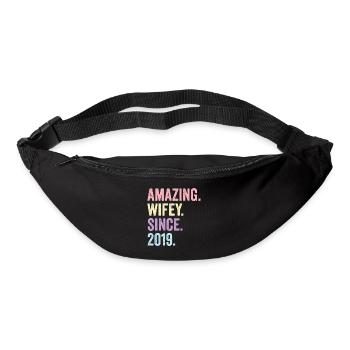 Amazing Wifey Since 2019 - Bum bag - black - Front