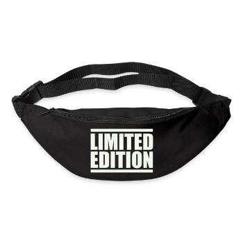 Limitierte Auflage Großbuchstaben - Gürteltasche - Schwarz - Vorne