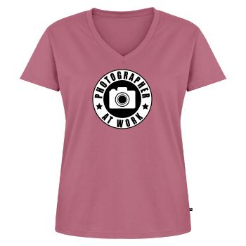 Photographer at work - T-shirt encolure en V Premium bio Femme - mauve - Devant - AI Model Female 172 dark (172cm)