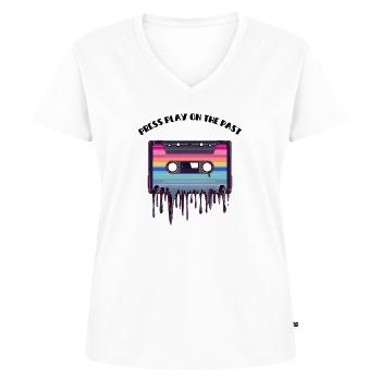 Retro Cassette Tape - Drücken Sie Play on the Past - Frauen Premium Bio T-Shirt mit V-Ausschnitt - Weiß - Vorne - AI Model Female 172 dark (172cm)
