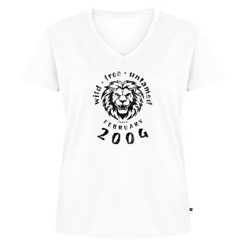 22. Geburtstag Wild, free & untamed since 02/2004 - Frauen Premium Bio T-Shirt mit V-Ausschnitt - Weiß - Vorne - AI Model Female 172 dark (172cm)