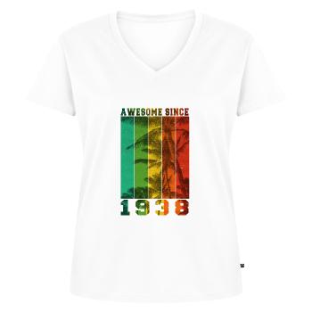 Großartig seit 1938 - Frauen Premium Bio T-Shirt mit V-Ausschnitt - Weiß - Vorne - AI Model Female 172 dark (172cm)