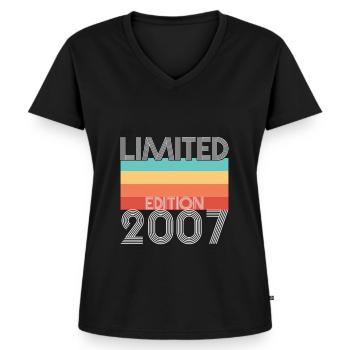 Limited Edition Retro 2007 - Frauen Premium Bio T-Shirt mit V-Ausschnitt - Schwarz - Vorne - AI Model Female 172 light (172cm)