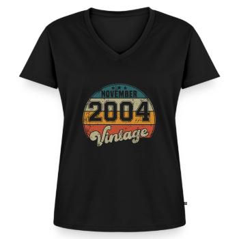 Vintage Geburtstag - November 2004 - Geschenkidee - Frauen Premium Bio T-Shirt mit V-Ausschnitt - Schwarz - Vorne - AI Model Female 172 light (172cm)