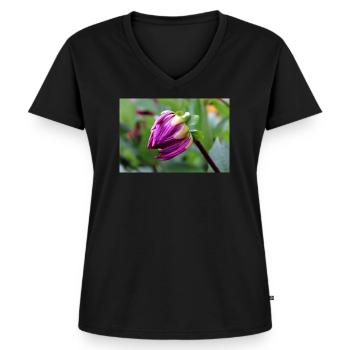 Dahlie rot violett Blüte ,Blume - Frauen Premium Bio T-Shirt mit V-Ausschnitt - Schwarz - Vorne - AI Model Female 172 light (172cm)