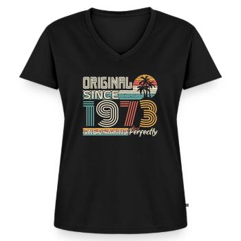 1973 Jubiläum 1973 geboren 1973 Jubiläum - Frauen Premium Bio T-Shirt mit V-Ausschnitt - Schwarz - Vorne - AI Model Female 172 light (172cm)